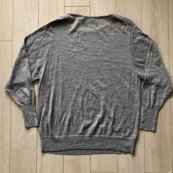 Uniqlo 100% Wool Light Sweater in Grey Size M - Picture 9 of 9